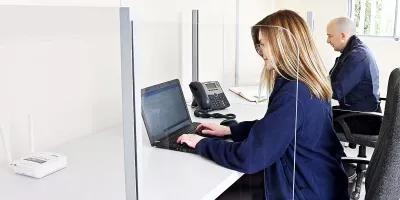 WOMAN ON LAPTOP