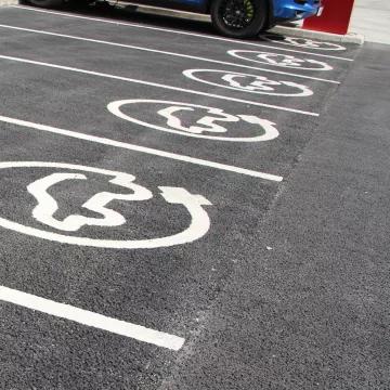 We are committed to reducing our environmental impacts and to improving biodiversity, recognising the importance of natural resources and the urgency of climate change.