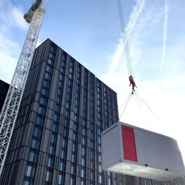 Fireflex building being lifting into a highly built up area for site accommodation