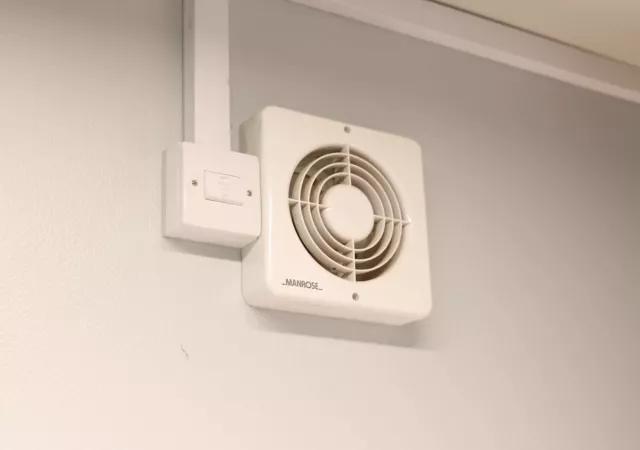 Toilet extractor fan 